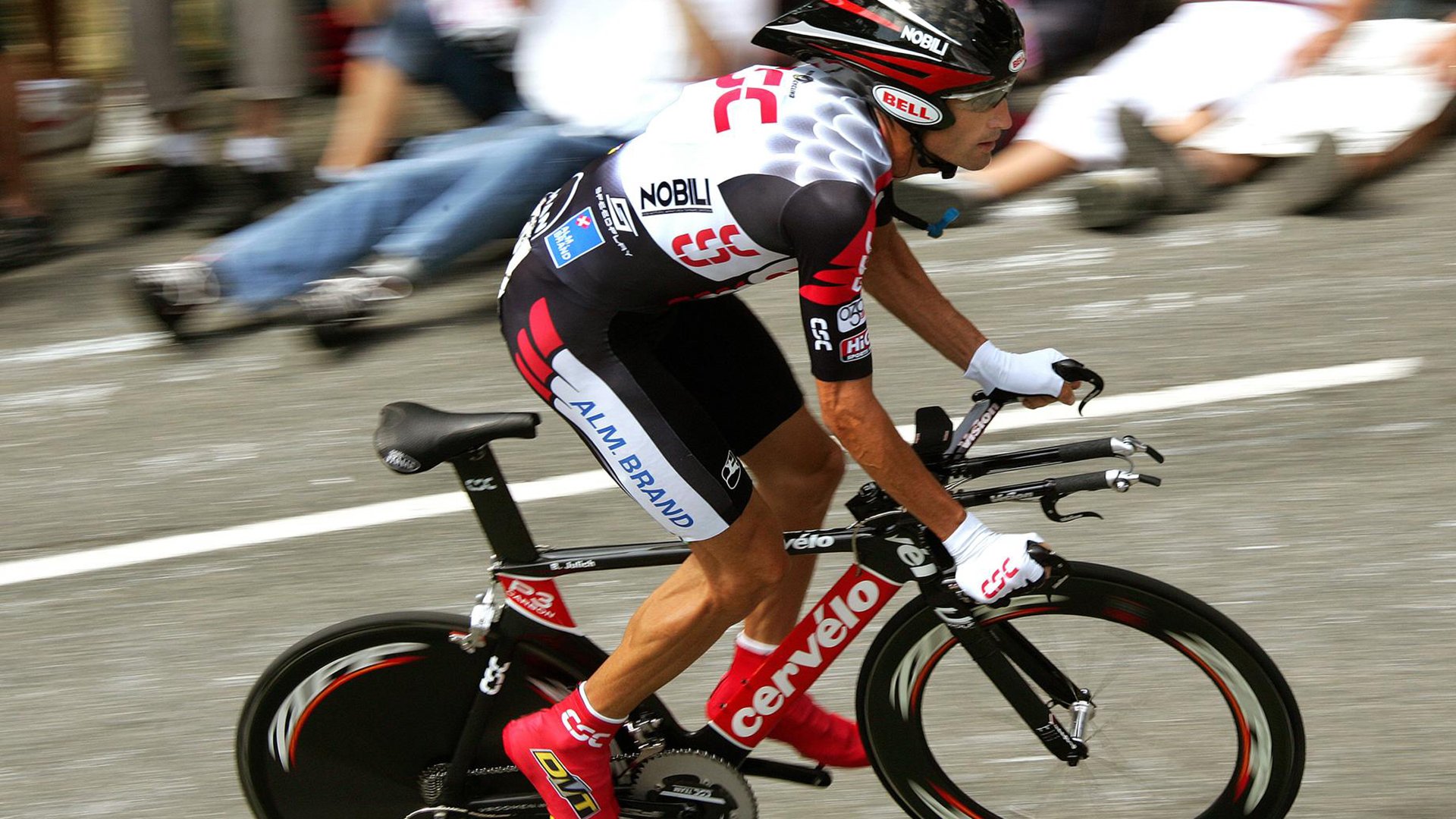 芬兰女篮在欧洲大赛中奋勇争冠，展现实力